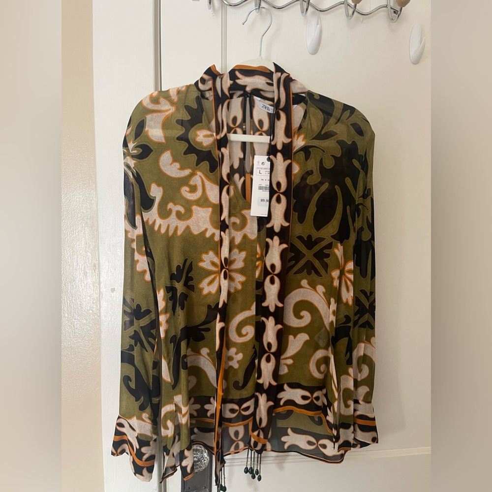 Zara blouse size L fits more like a M brand new with tags